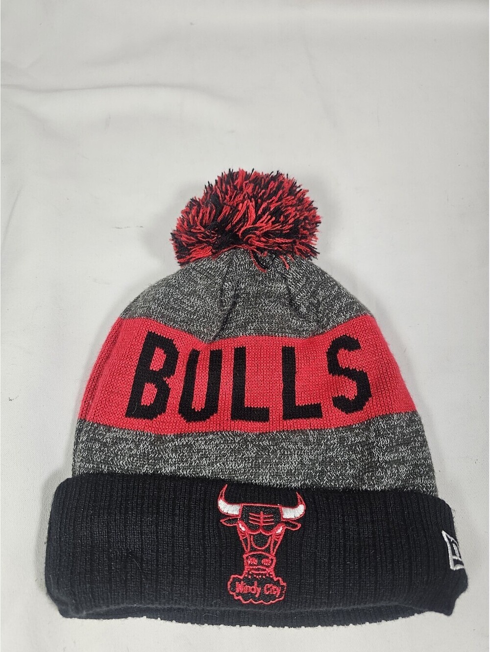 New Era Chicago Bulls Beanie Hardwood Classics Pom Hat Basketball NBA Mens